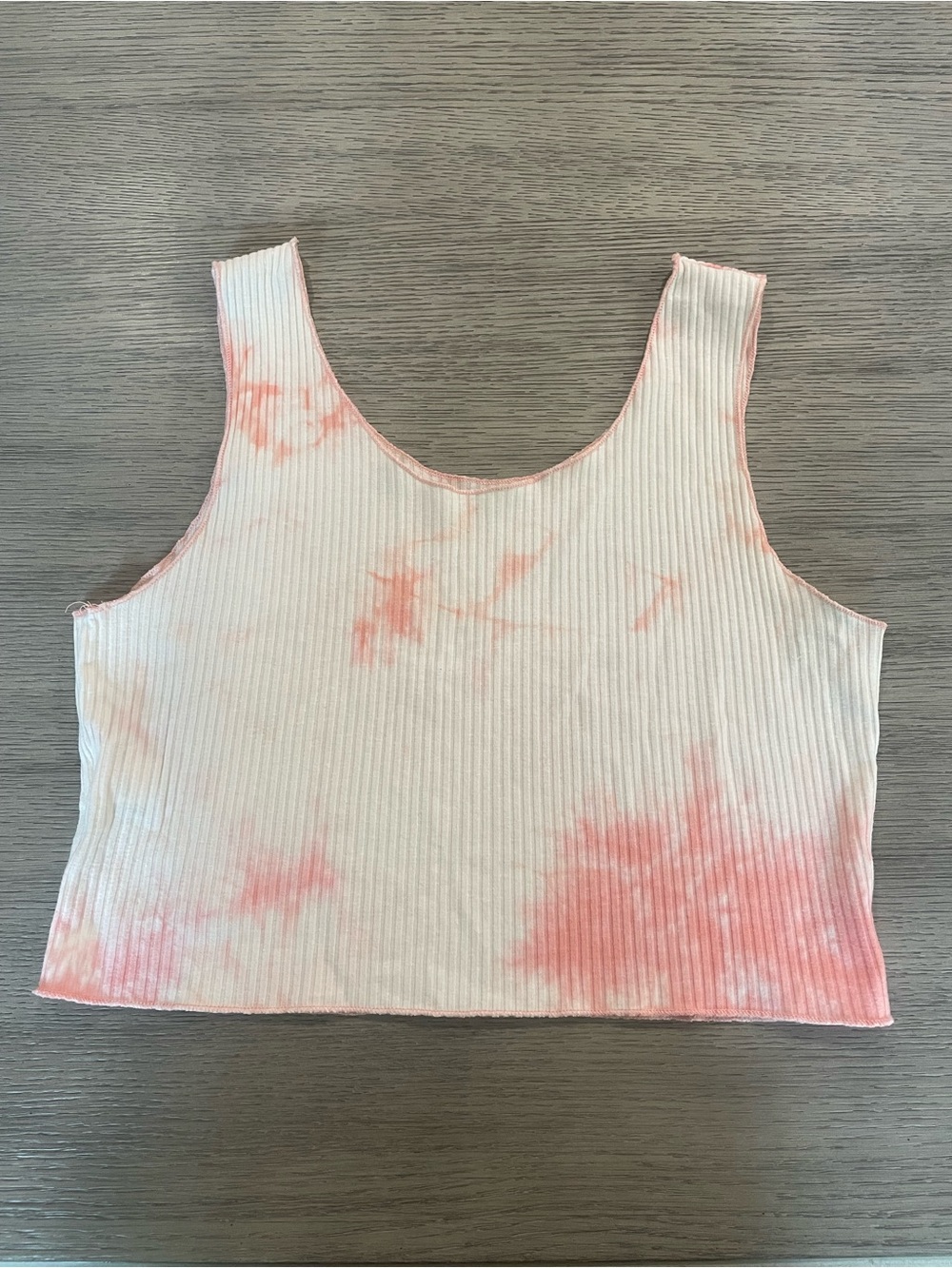 ROMWE Cream Ribbed Tie-Dye Crop Tank with Pink Accents